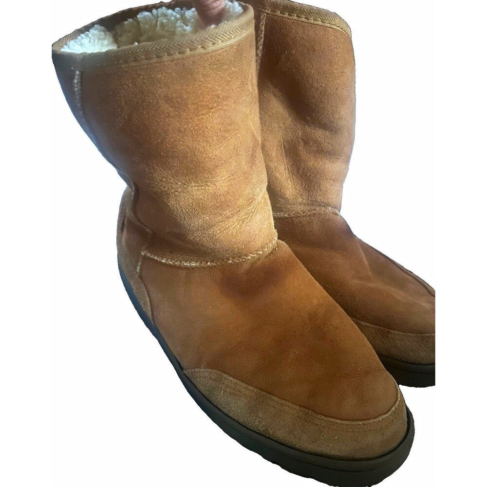 UGG Classic Short II Chestnut Suede Sheepskin Boots Women’s Size 11 Treadlite